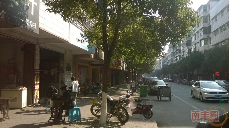 附近街景.jpg