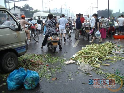 乱扔垃圾现象.jpg