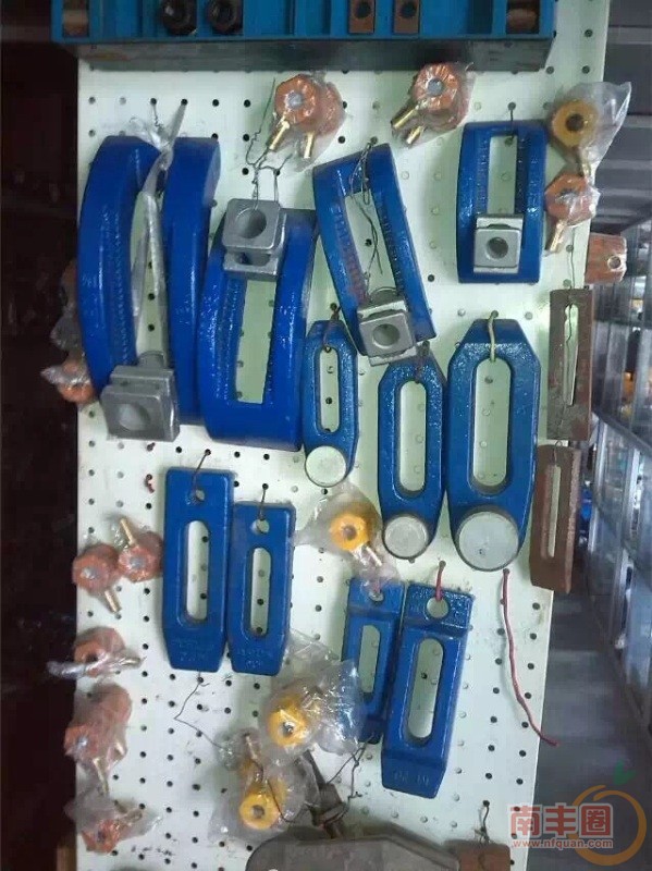 13805